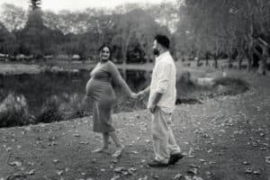 Pregnant woman in sunhat, Perth maternity shoot