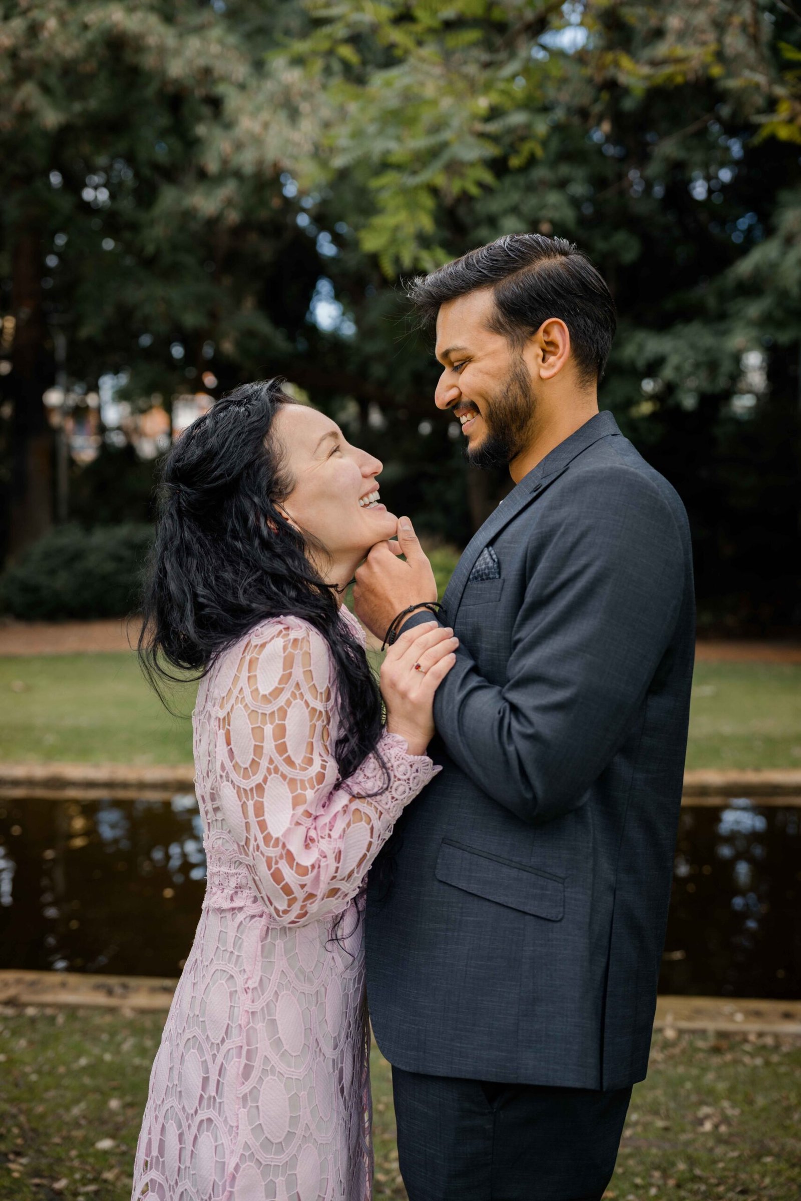 Close-up of a smiling couple outdoors in a Perth park, captured by Pictoniq Photography.